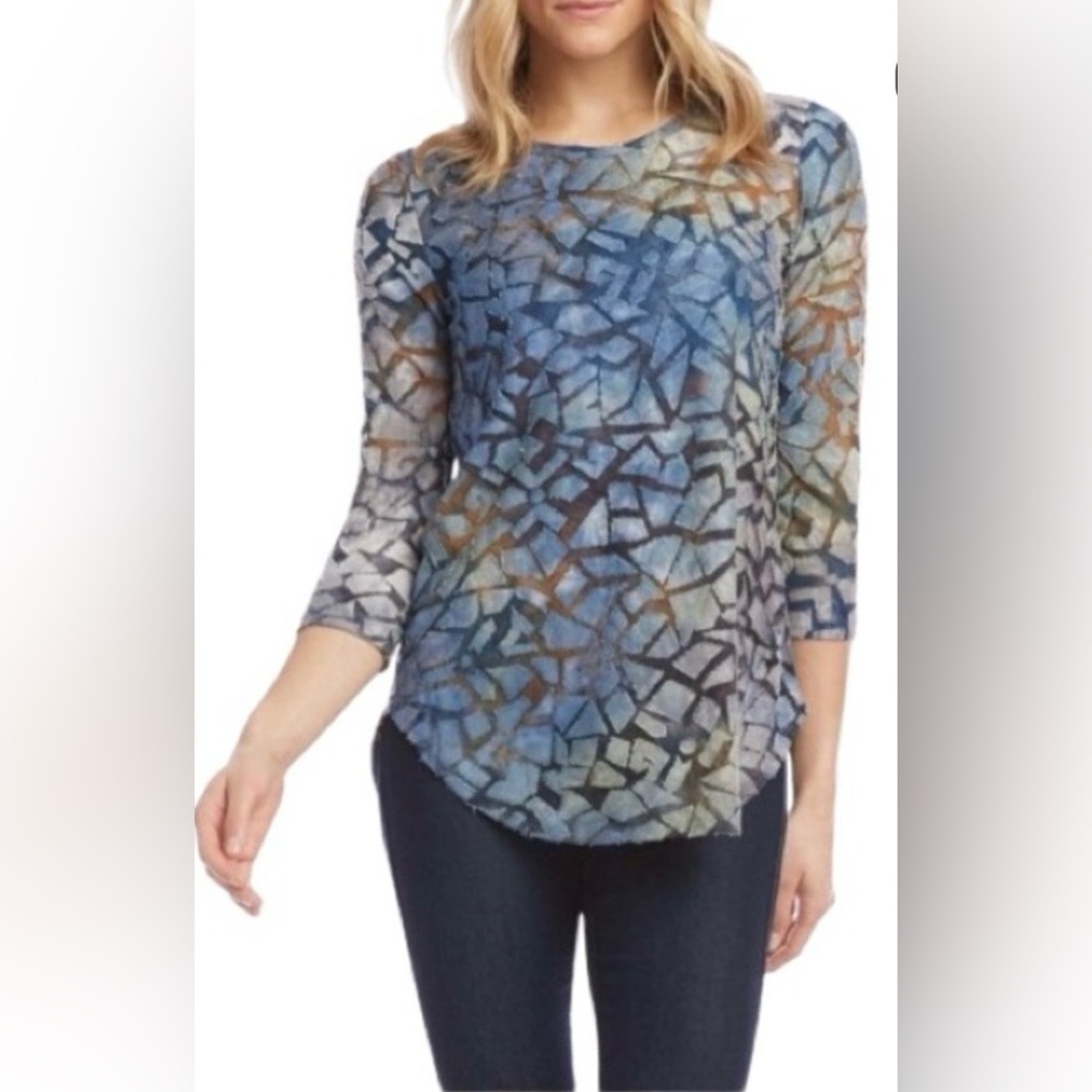 542. Karen Kane Blue Mosaic Print 3/4 Sleeve Top